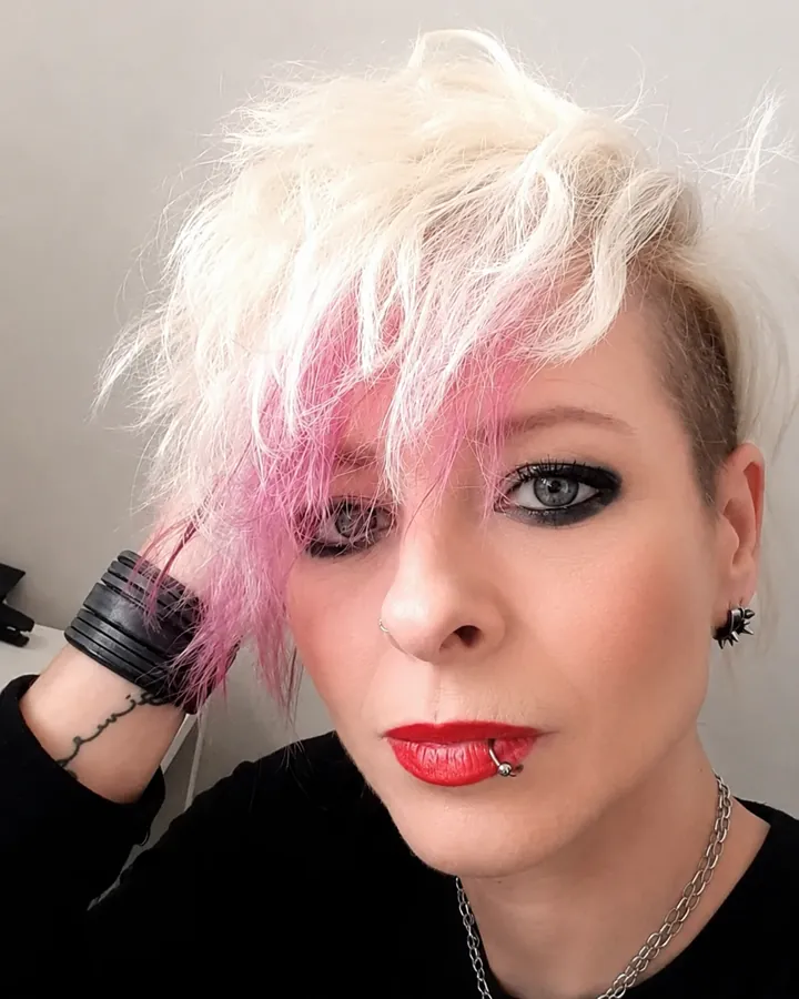 Ροζ-ξανθό edgy χρώμα — GK Hair Salon